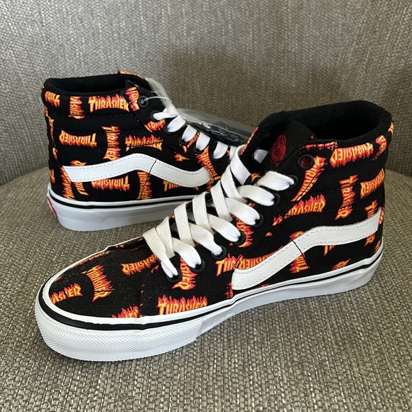 Vans x Thrasher Sk8-Hi Sneakers - Picture 7 of 8